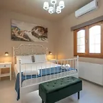 Hacienda Rowena Neos Marmaras