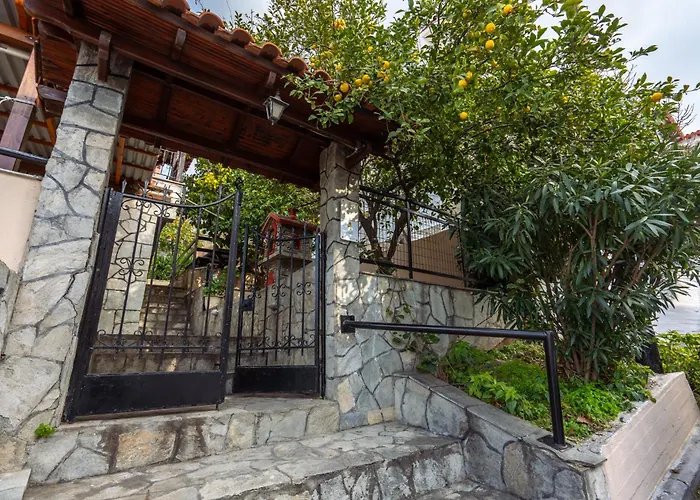 Hacienda Rowena Néos Marmarás